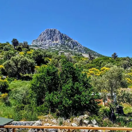 Bizim Ev Karaburun Bed & Breakfast