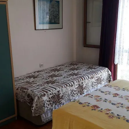 Bizim Ev Karaburun Bed & Breakfast *